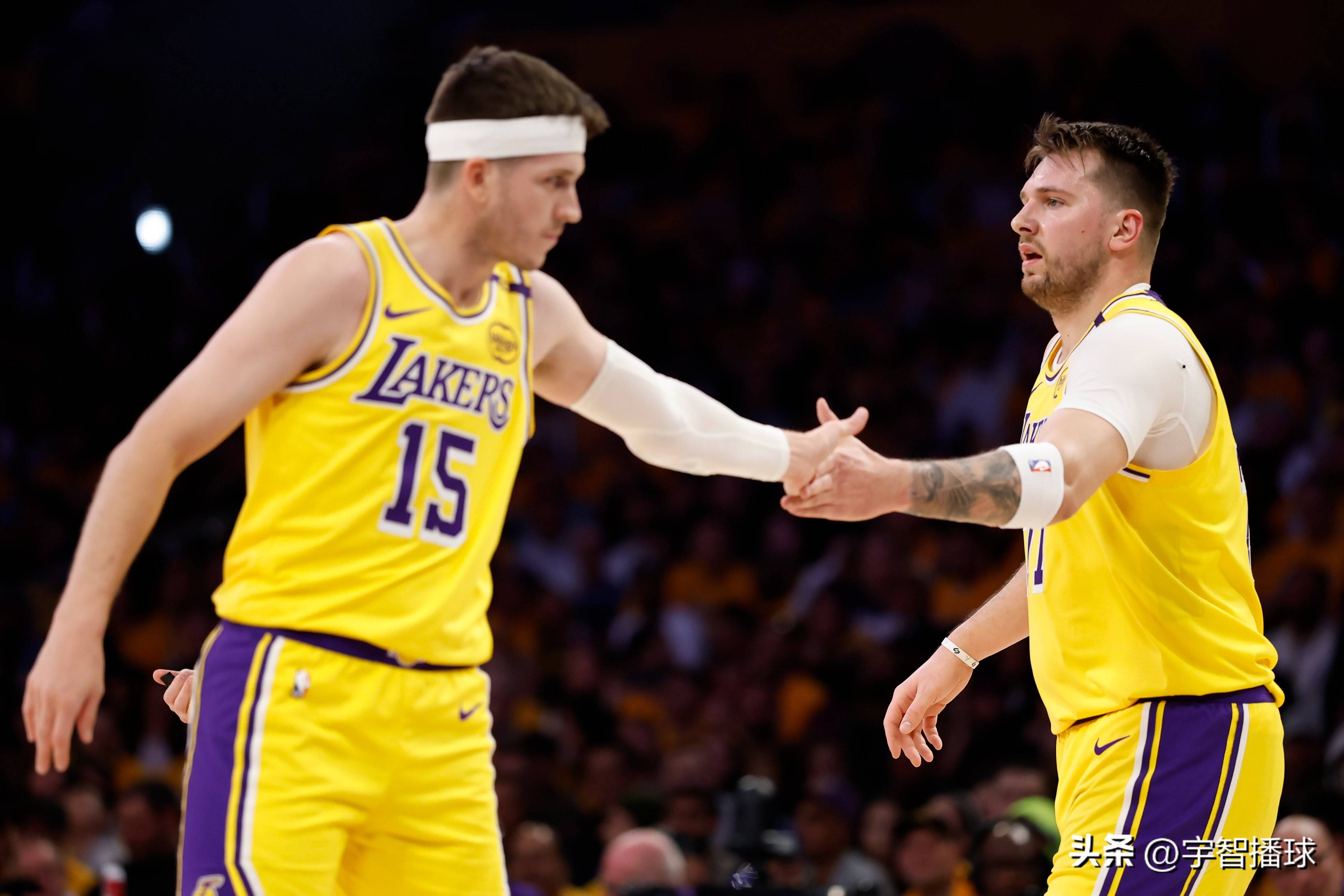 东契奇连续五场比赛得分超过大比分获胜，雄鹿不断突破！