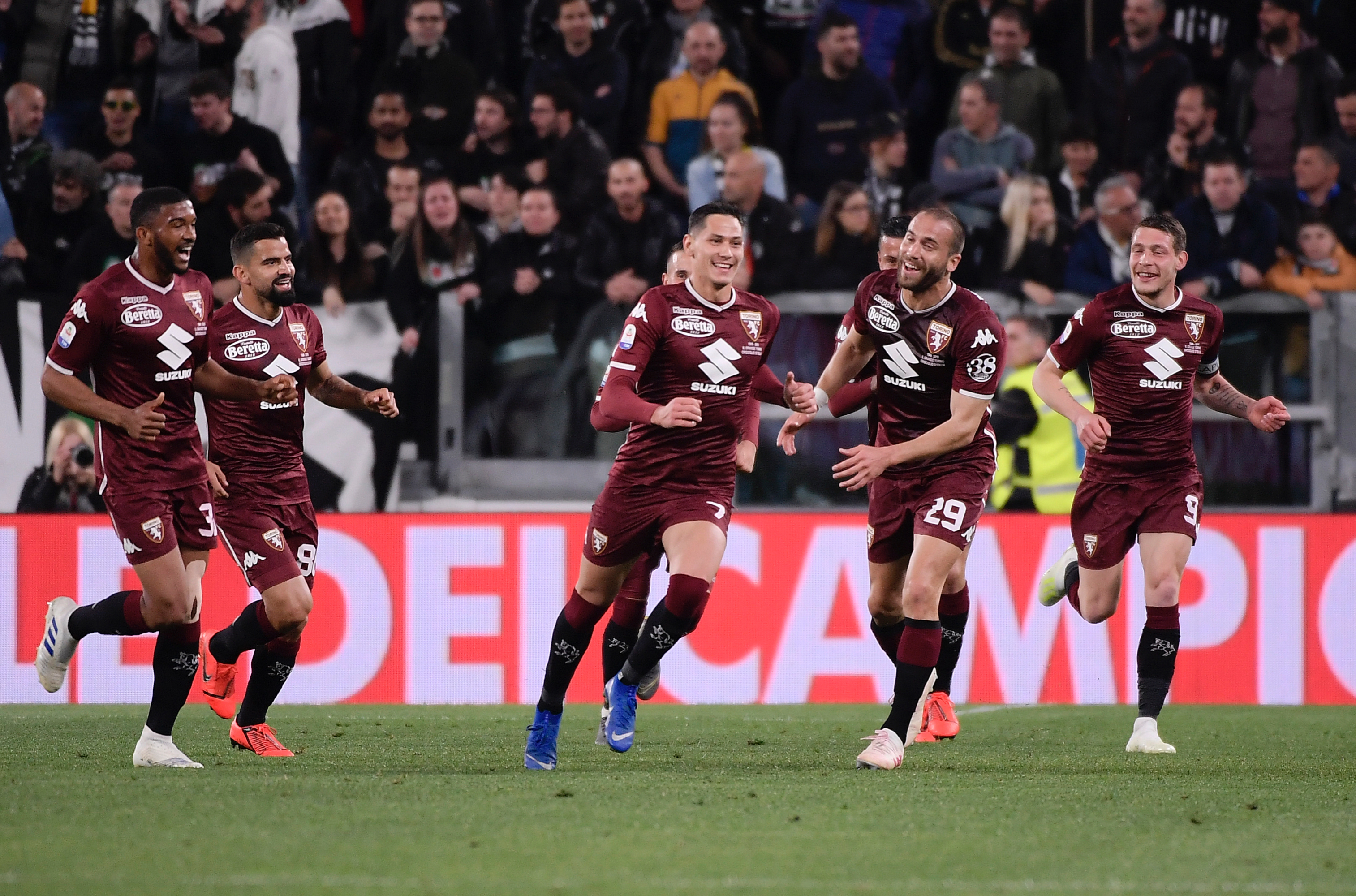 爱游戏下载-JackeyLove迎来三赛季出色发挥，IG观众热烈欢呼！气势如虹延续-爱游戏下载