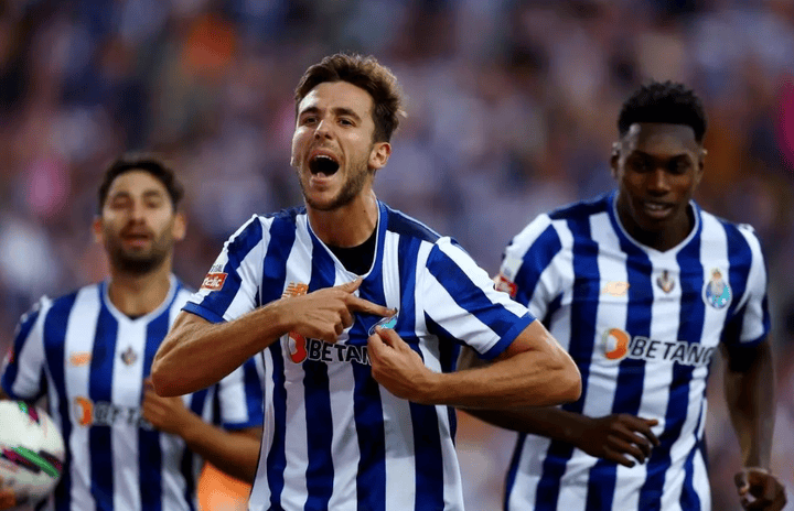 包含葡超赛前走向成谜；瓦伦西亚调整名单；引发热议；资深球员宣示担当的词条